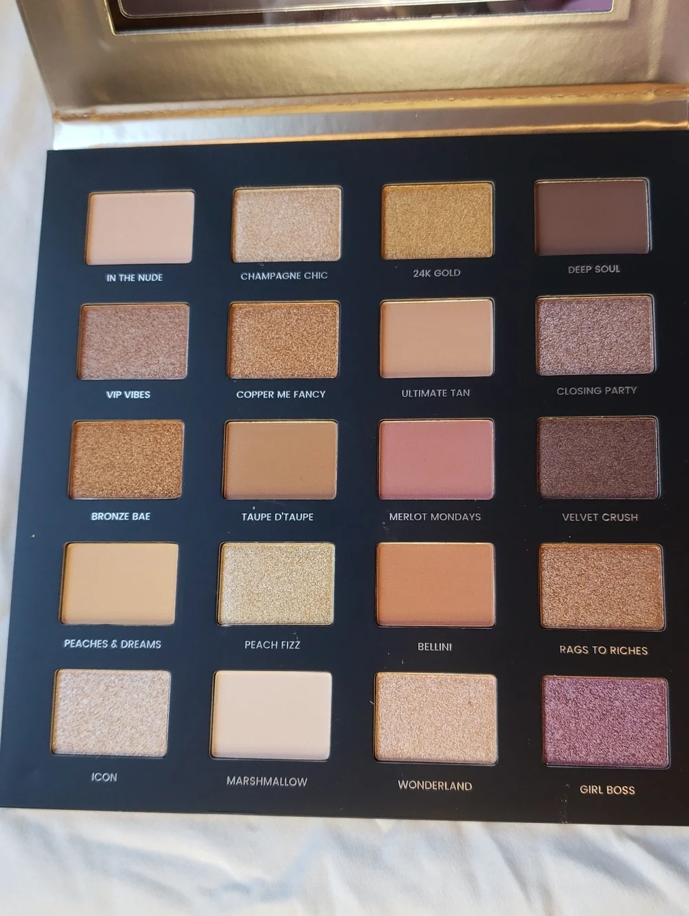 Day to Slay Eyeshadow Palette  20 pans Full Size. Iconic London
